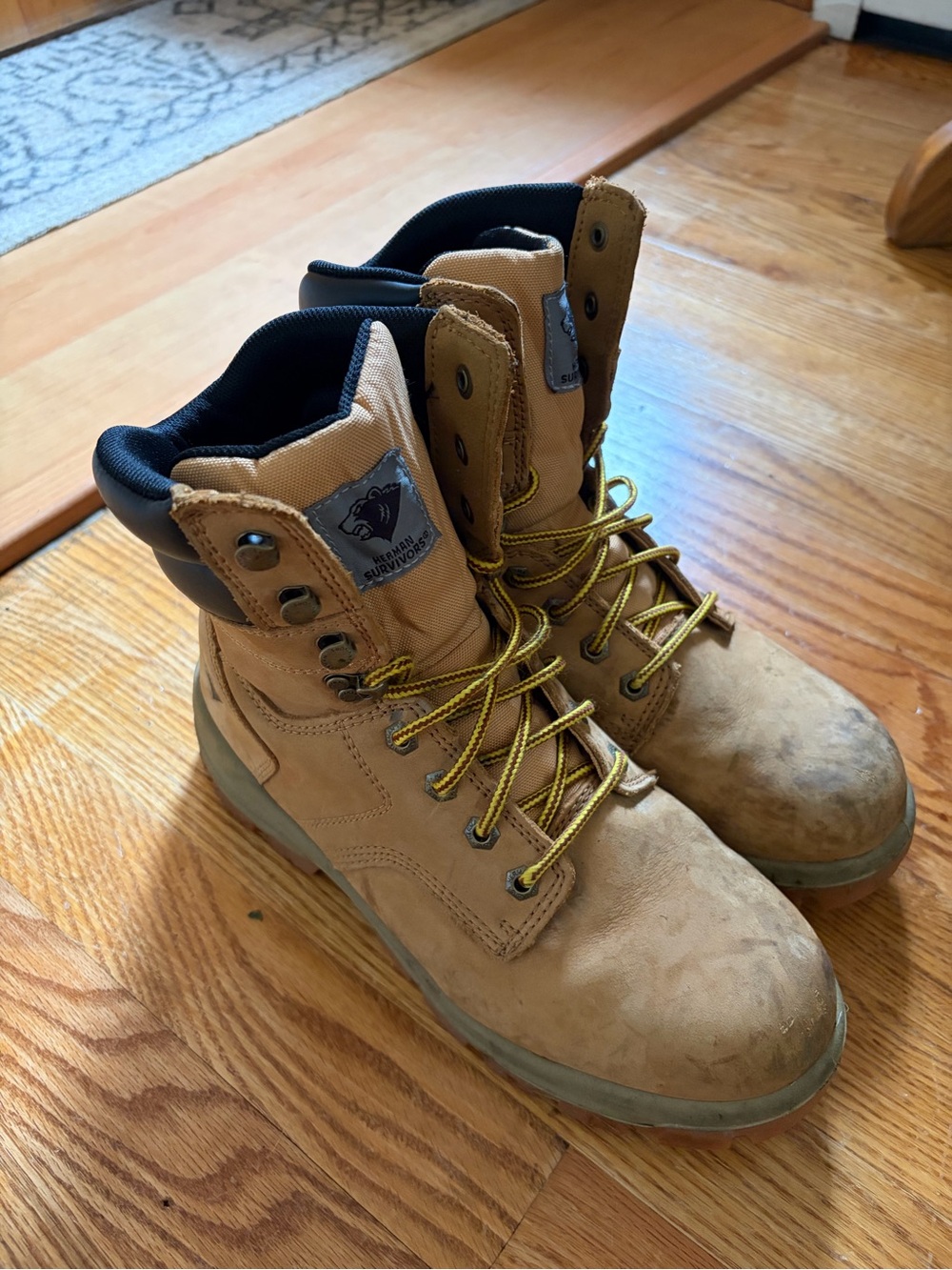 Men's Tan Work Boots with Padded Black Collar and Lace-Up Support